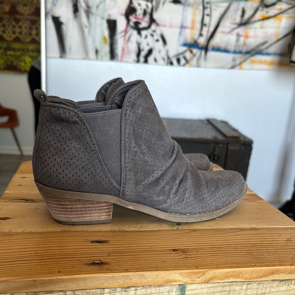Report “Drew’s” Taupe Gray Ankle Boots
